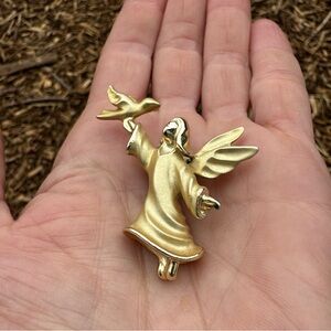 Vintage Giusti Goldtone Angel With Dove Lapel Pin Bird Brooch Signed Peace
